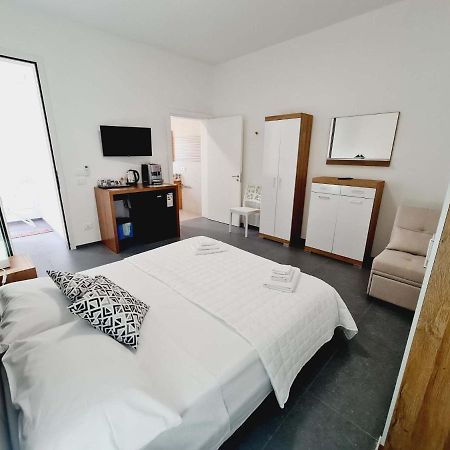 Medusa Room Apartment ポルト・チェザーレオ エクステリア 写真